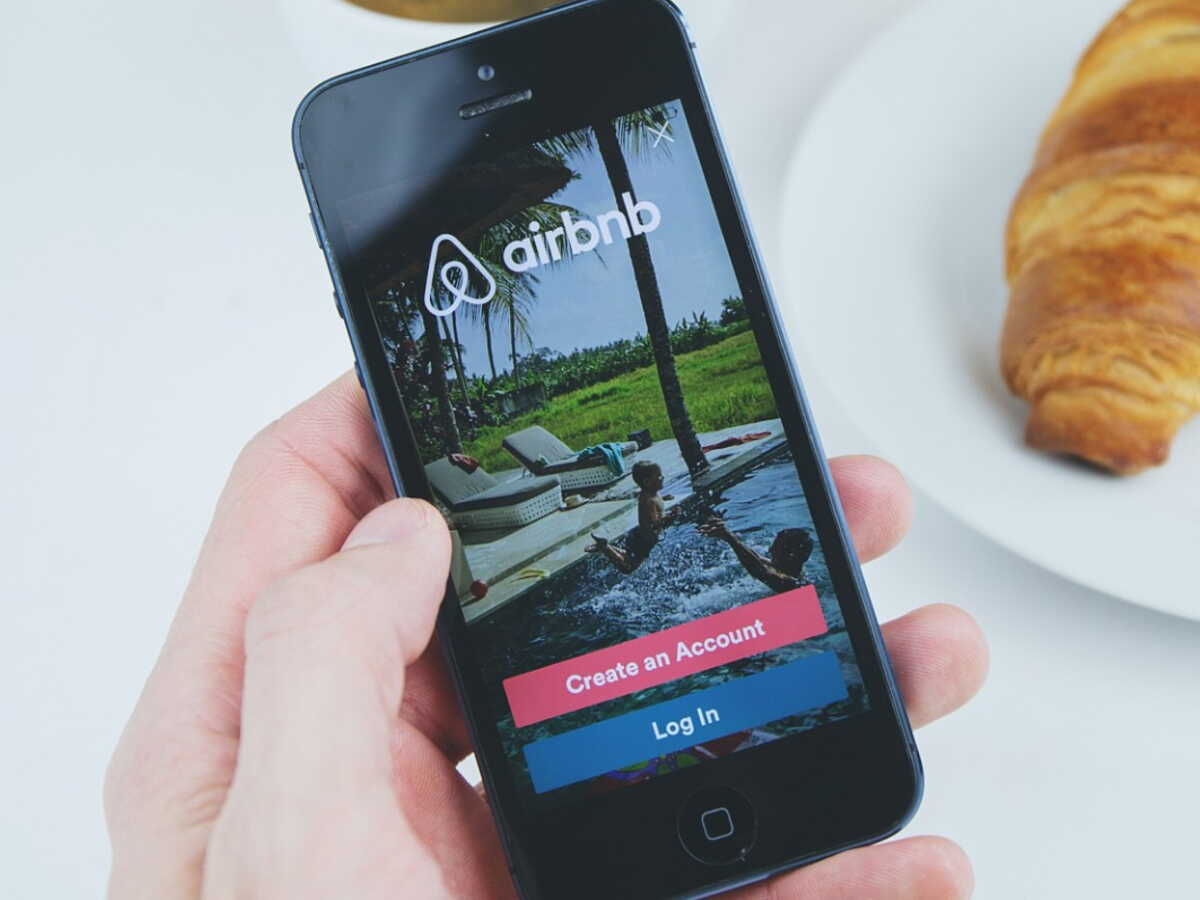 Taxe de séjour : le Conseil constitutionnel valide l'amende record de 8,6 millions d'euros contre Airbnb