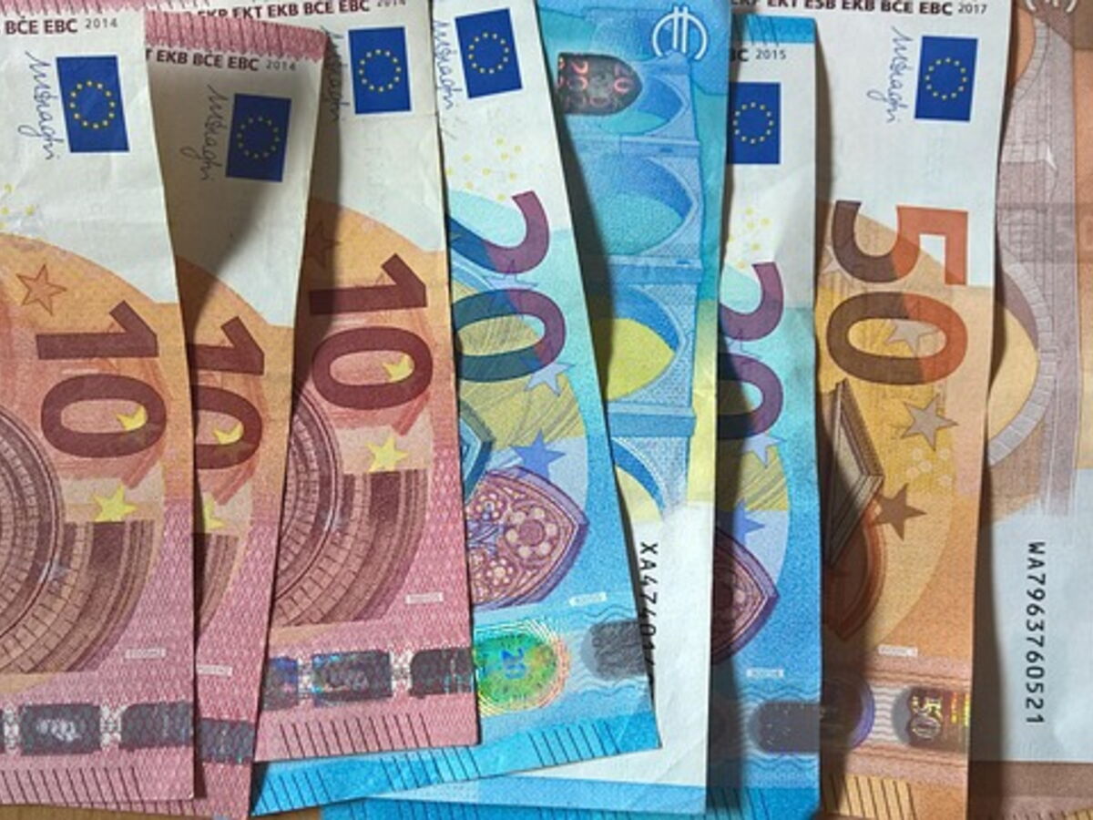 Le Smic français, longtemps parmi les plus élevés d'Europe, se fait rattraper par ses voisins