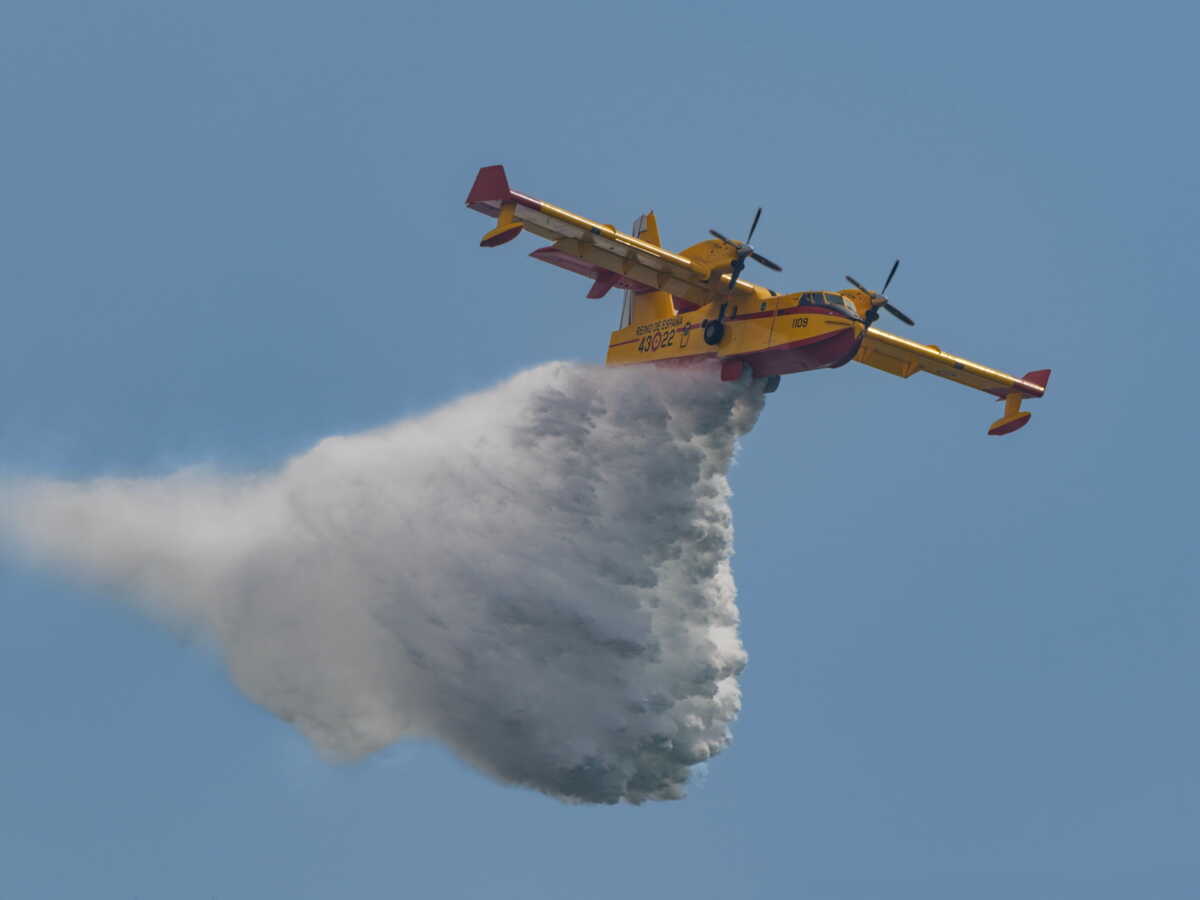 Combien gagnent vraiment les pompiers et les pilotes de Canadair ? Certaines indemnités sont sous le smic horaire
