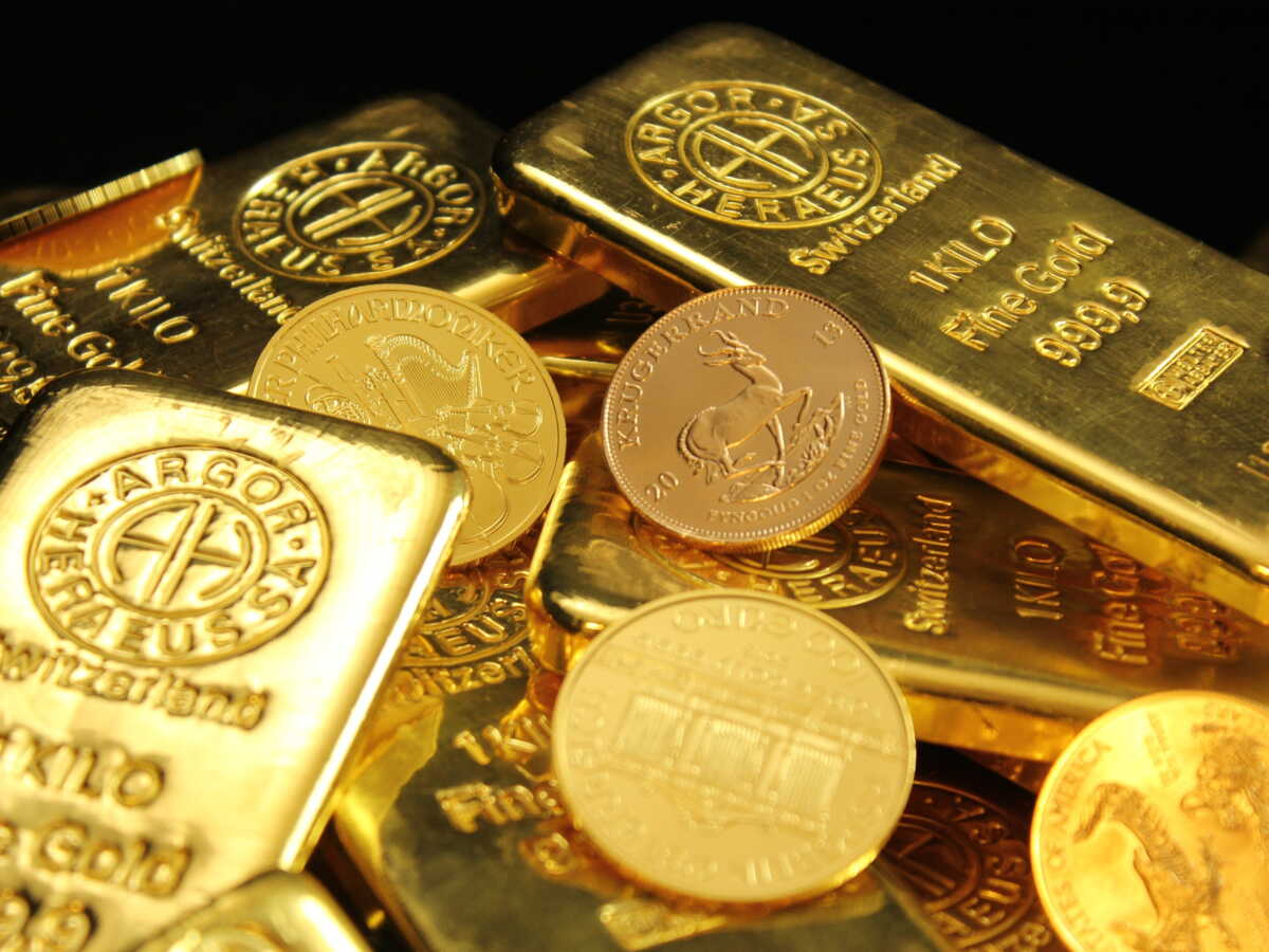 Une octogénaire piégée par un faux policier lui remet un million d'euros de lingots et de pièces d'or