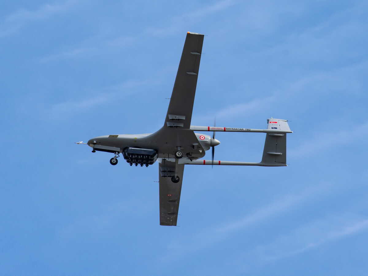 Le drone de combat MQ-28 Ghost Bat détruit une cible aérienne avec seulement quatre ordres humains