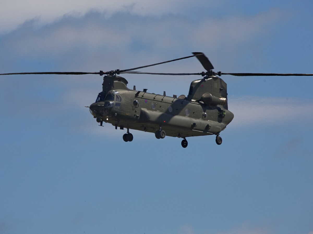 Feux en France : qu’est-ce que le Chinook CH-47D, le méga-bombardier d’eau prêté par l’Australie ?