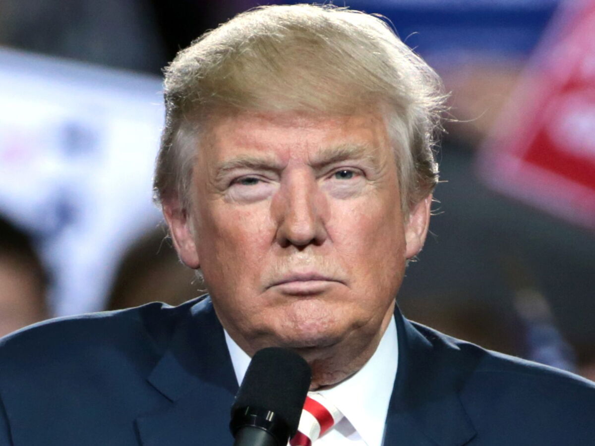 Trump suspend sa surtaxe des droits de douanes de 50% envers le Canada, pourquoi ce revirement ?