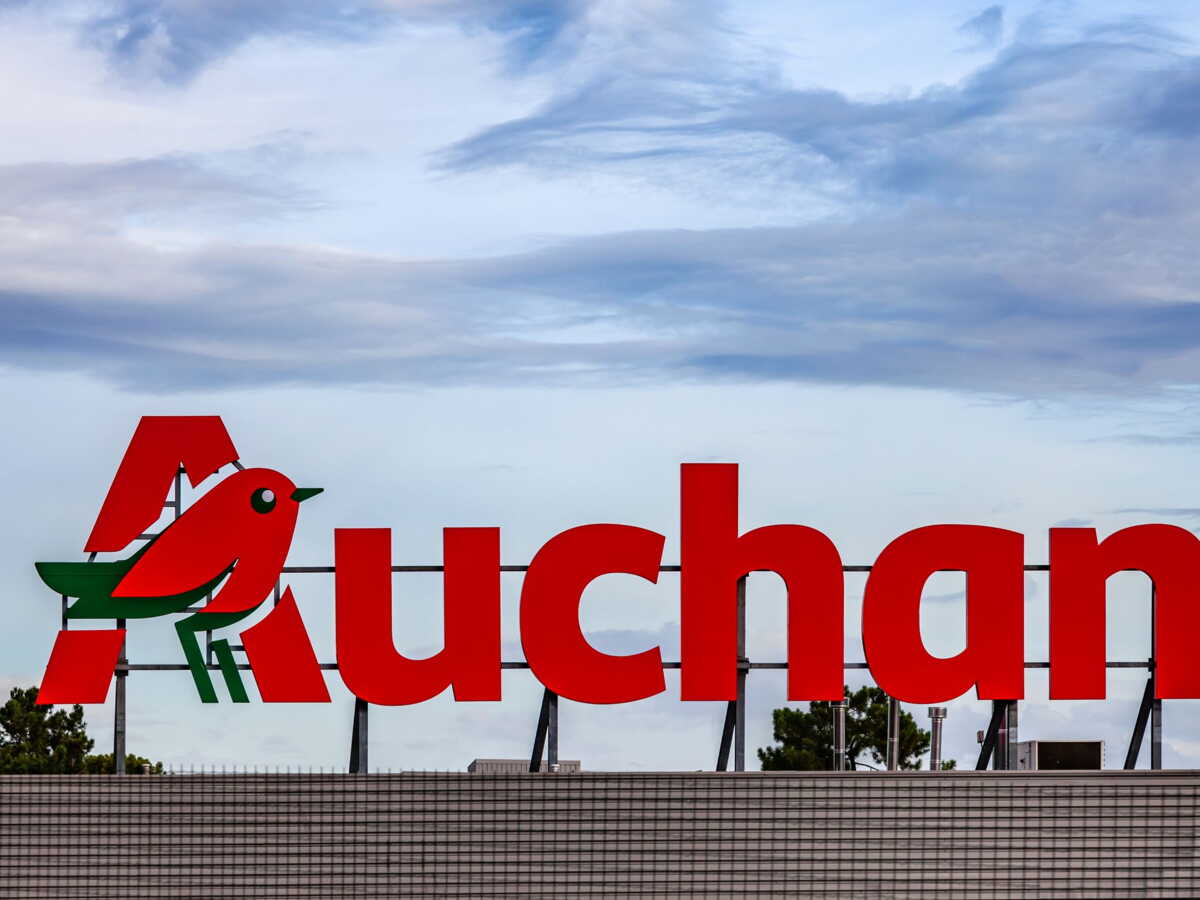 Licenciée après 19 ans d’ancienneté, cette caissière d'Auchan accusée d’avoir volé un client s’est fait repérer grâce aux caméras