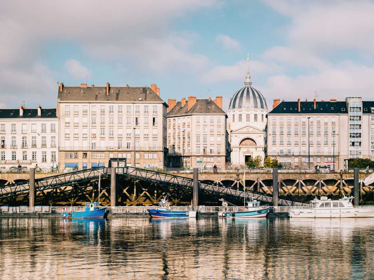 Location meublée : les avantages d'investir dans l'ancien