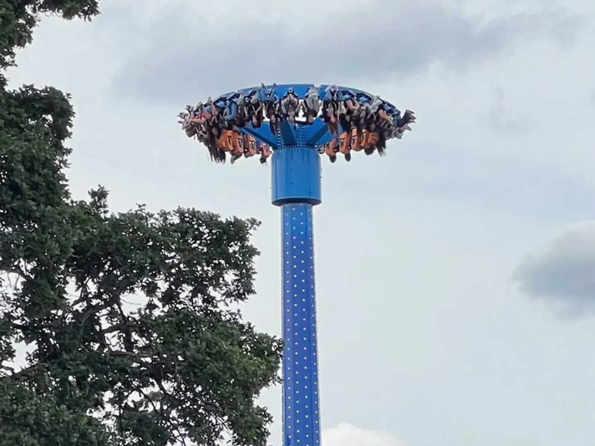 Bloquées sur un manège la tête en bas, deux adolescentes empochent 550 000 dollars