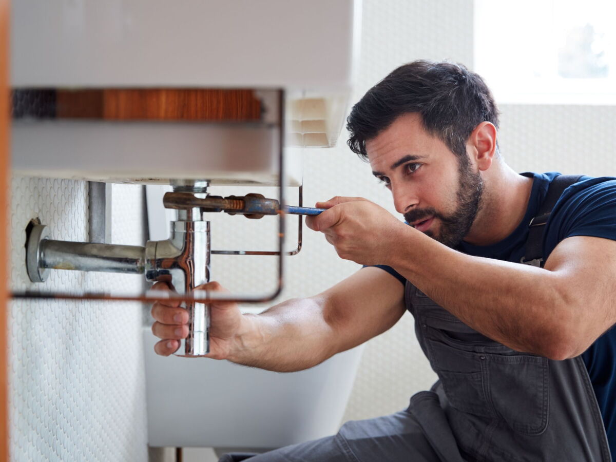 Électrocuté pendant son intervention puis licencié, ce plombier obtient 37 000 euros aux prud’hommes