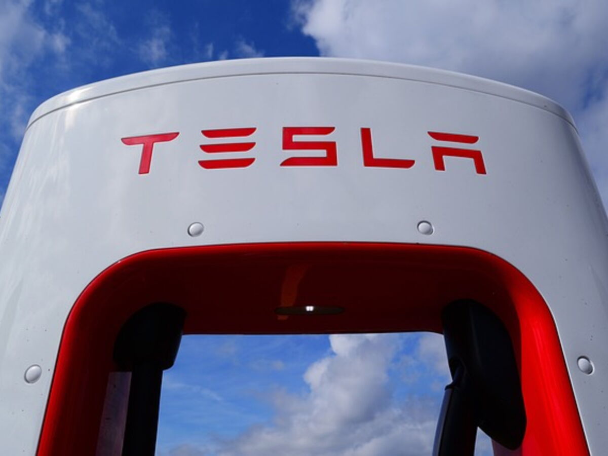 Tesla annonce le lancement du Cybercab, son premier véhicule sans volant ni pédale