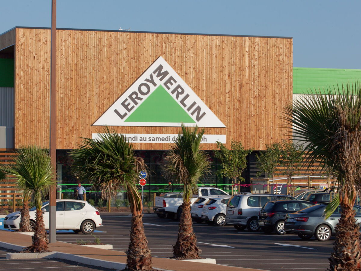 Licenciée après 21 ans chez Leroy Merlin pour un vol, elle obtient 10 001 euros et sa réintégration