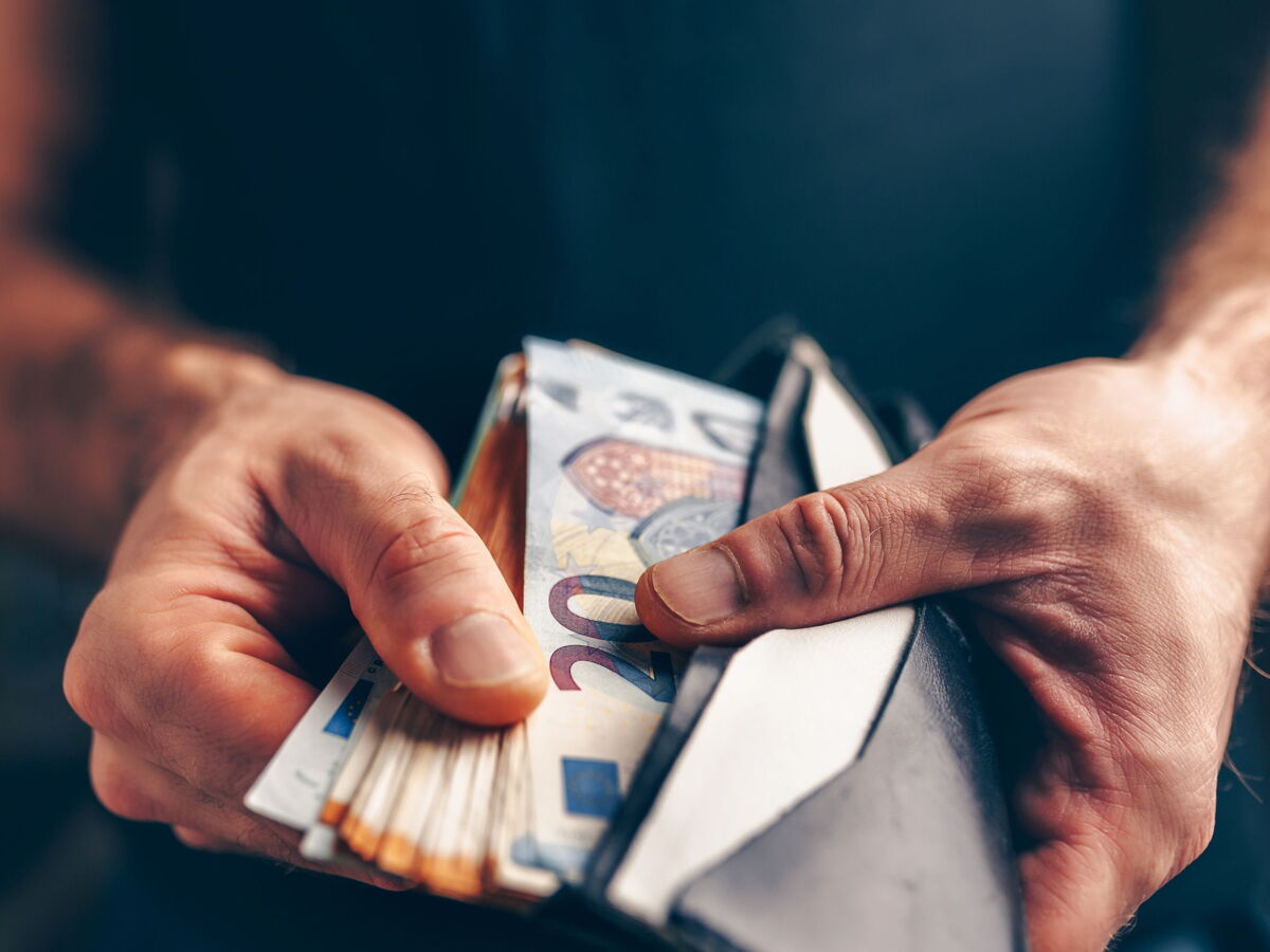 Argent de poche, combien reçoivent les ados de 8 à 18 ans, et l'écart surprenant entre pères et mères