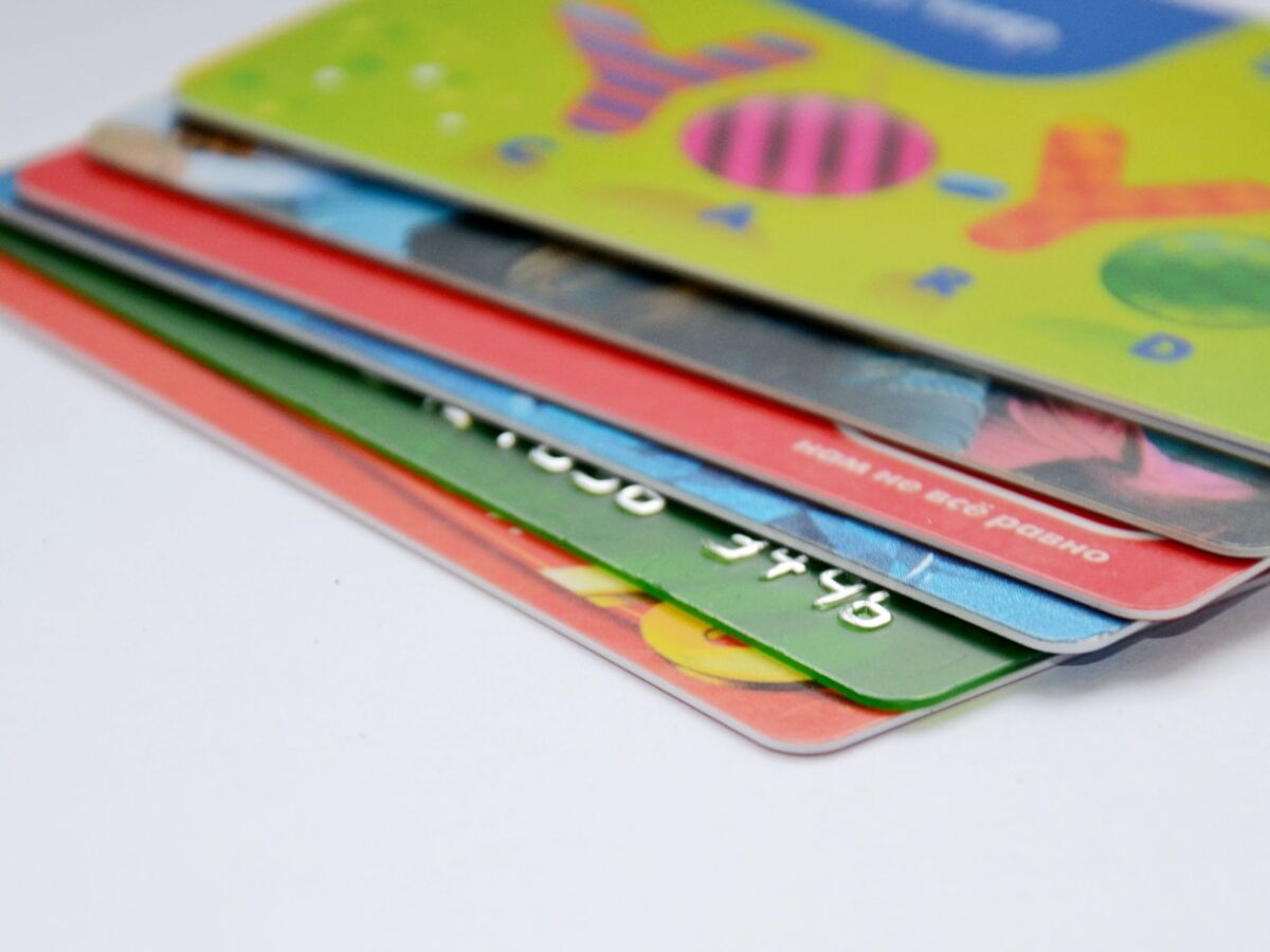Bug sur sa carte-cadeau : il l’utilise 82 fois et repart avec 25 000 euros de courses