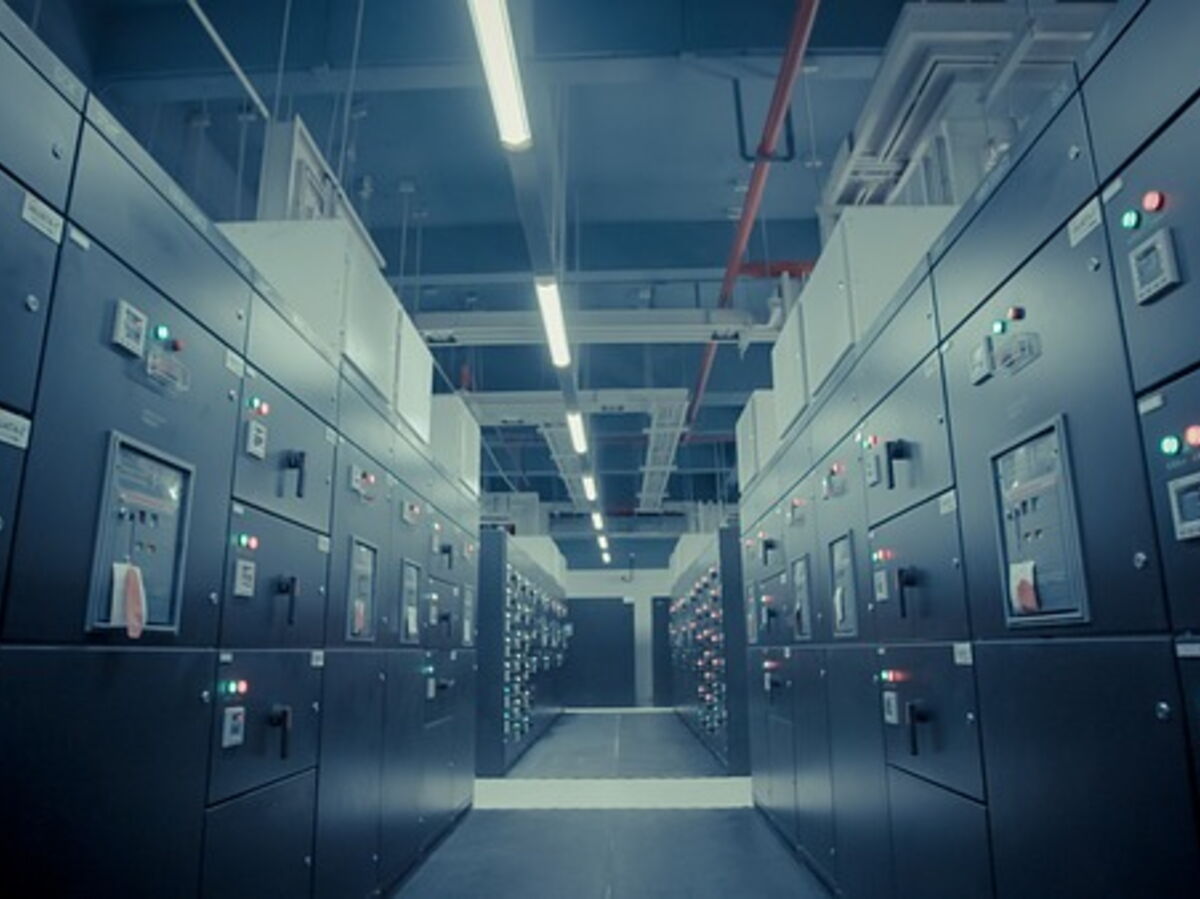 Data centers : pourquoi les géants du numérique investissent massivement en France