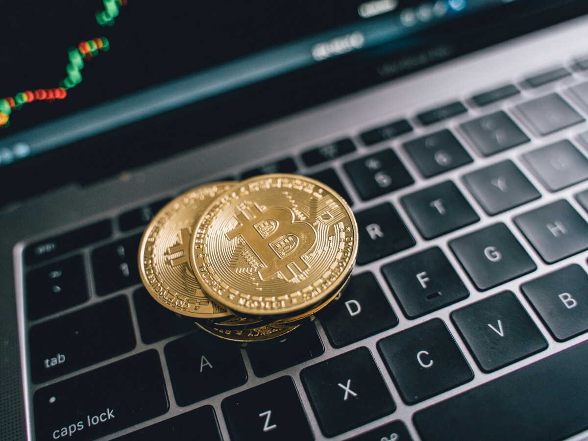 Une mère et son fils séquestrés pour des cryptos à Nice, plus de 25 000 dollars dérobés