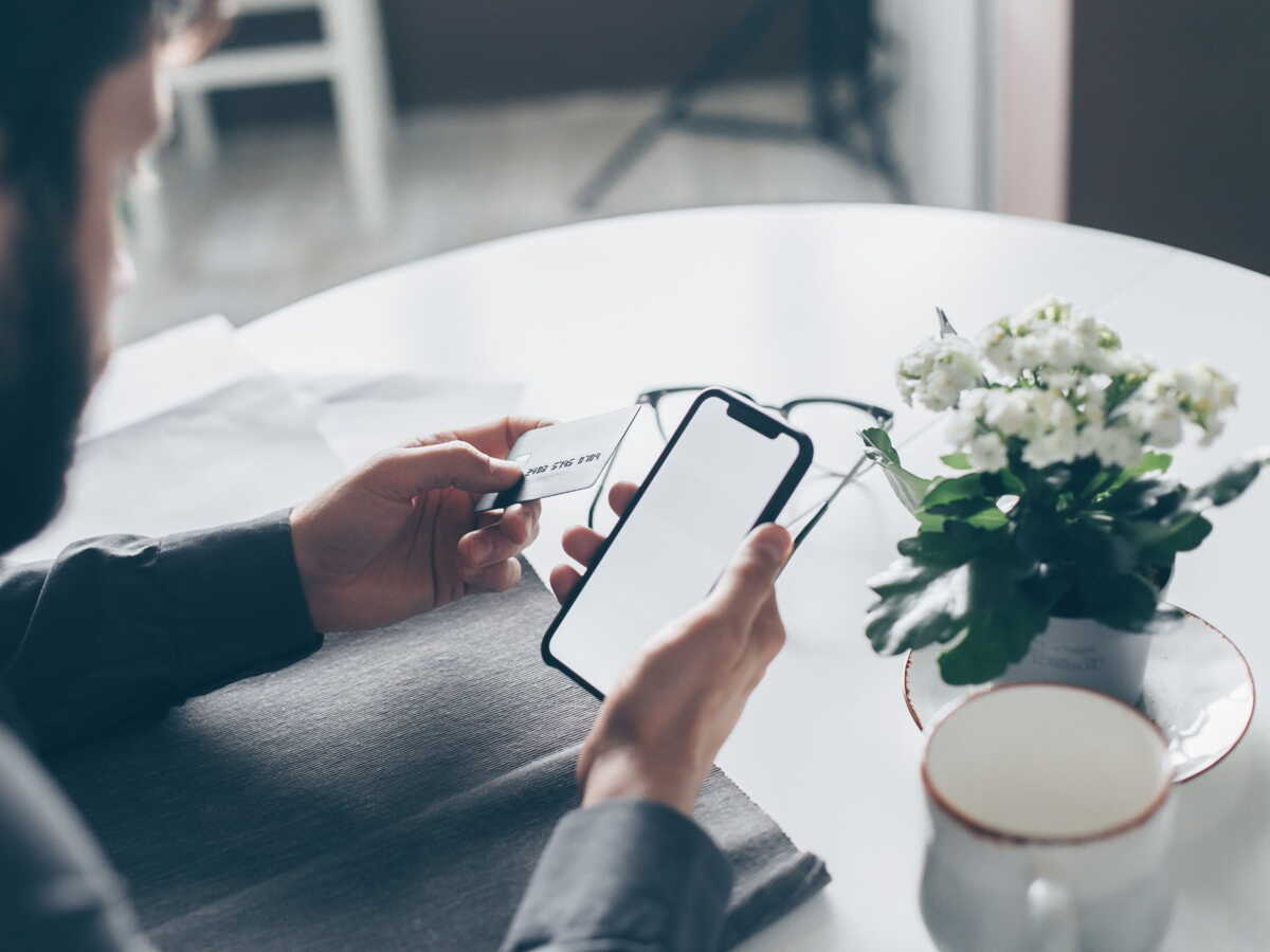 Faux conseiller bancaire, SMS : les escroqueries ont bondi de 34% en un an