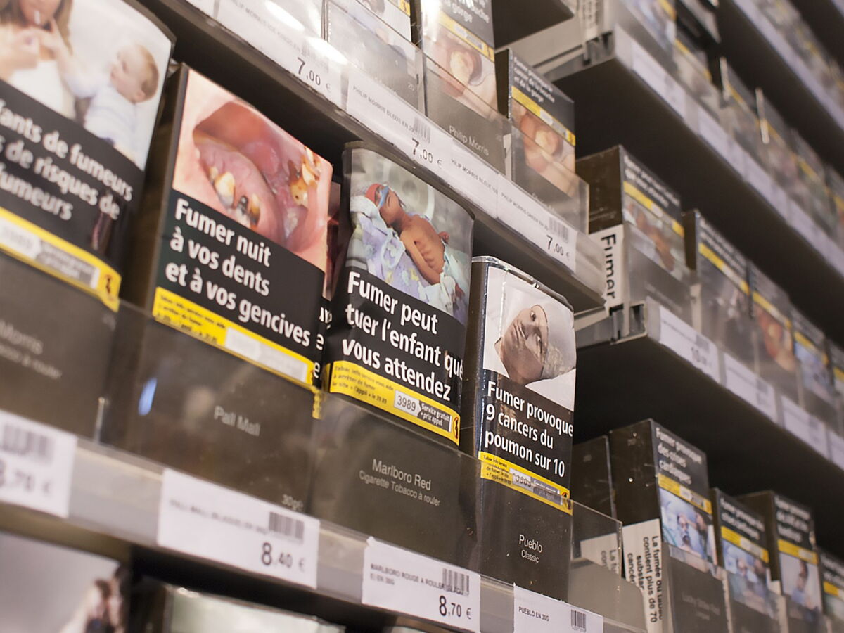 Face à la hausse des prix du tabac, les buralistes crient leur colère dans la rue