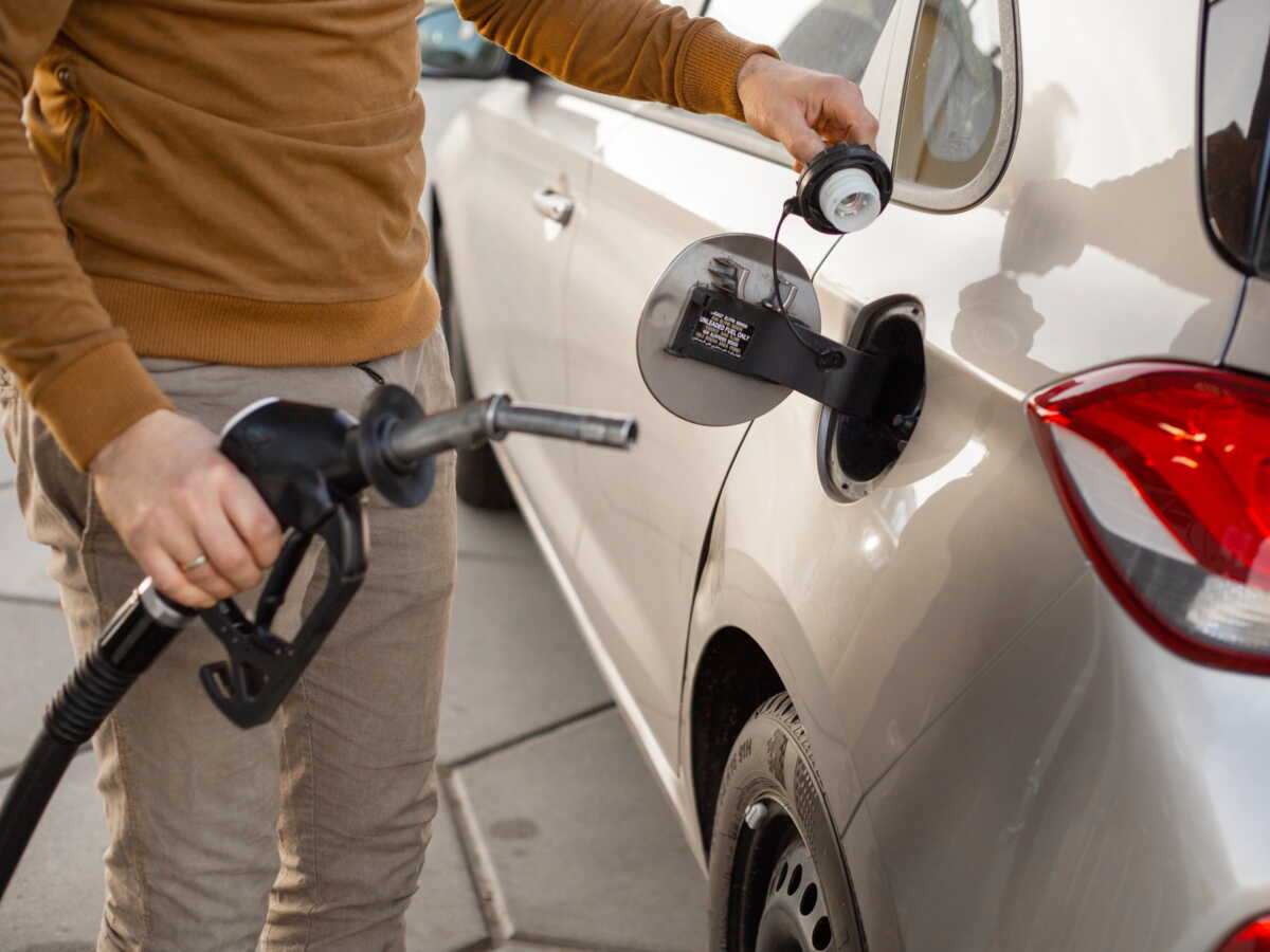 3 euros le litre d'essence... une bombe politique pour Sébastien Lecornu