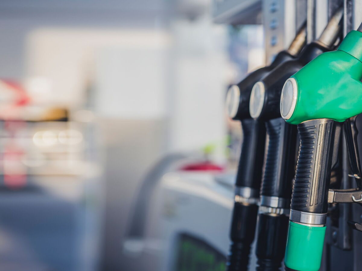 Prix des carburants : combien l’État touche-t-il de taxes par litre ?
