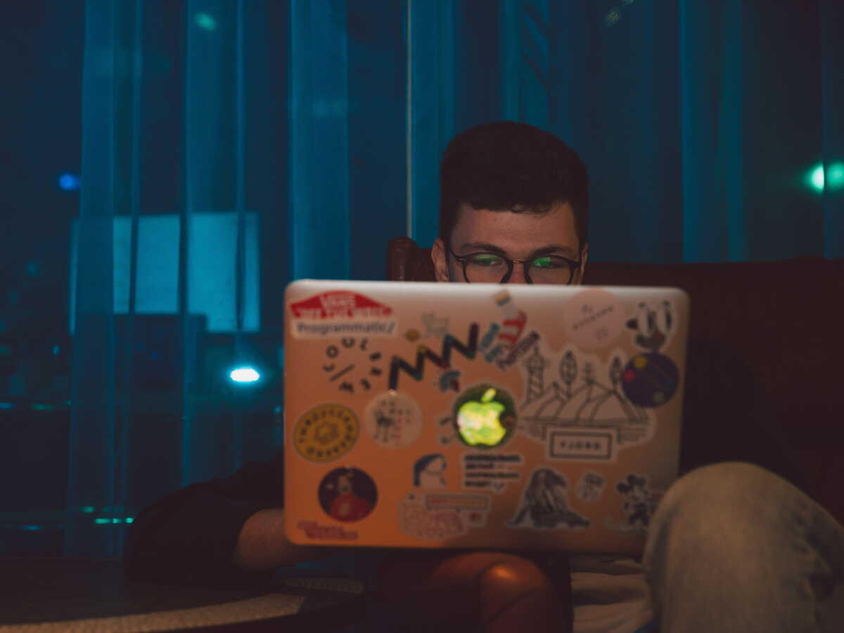 Il usurpait l'identité de magistrats et de policiers pour escroquer des notaires et entreprises, ce «geek» aurait floué jusqu'à un million d'euros