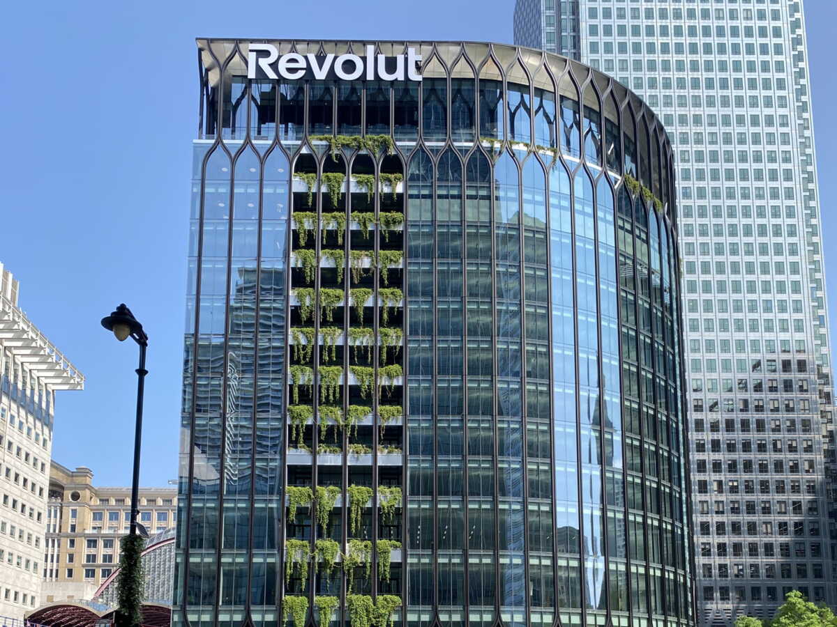 Revolut lance son assurance crédit : comment la fintech se transforme en banque à part entière