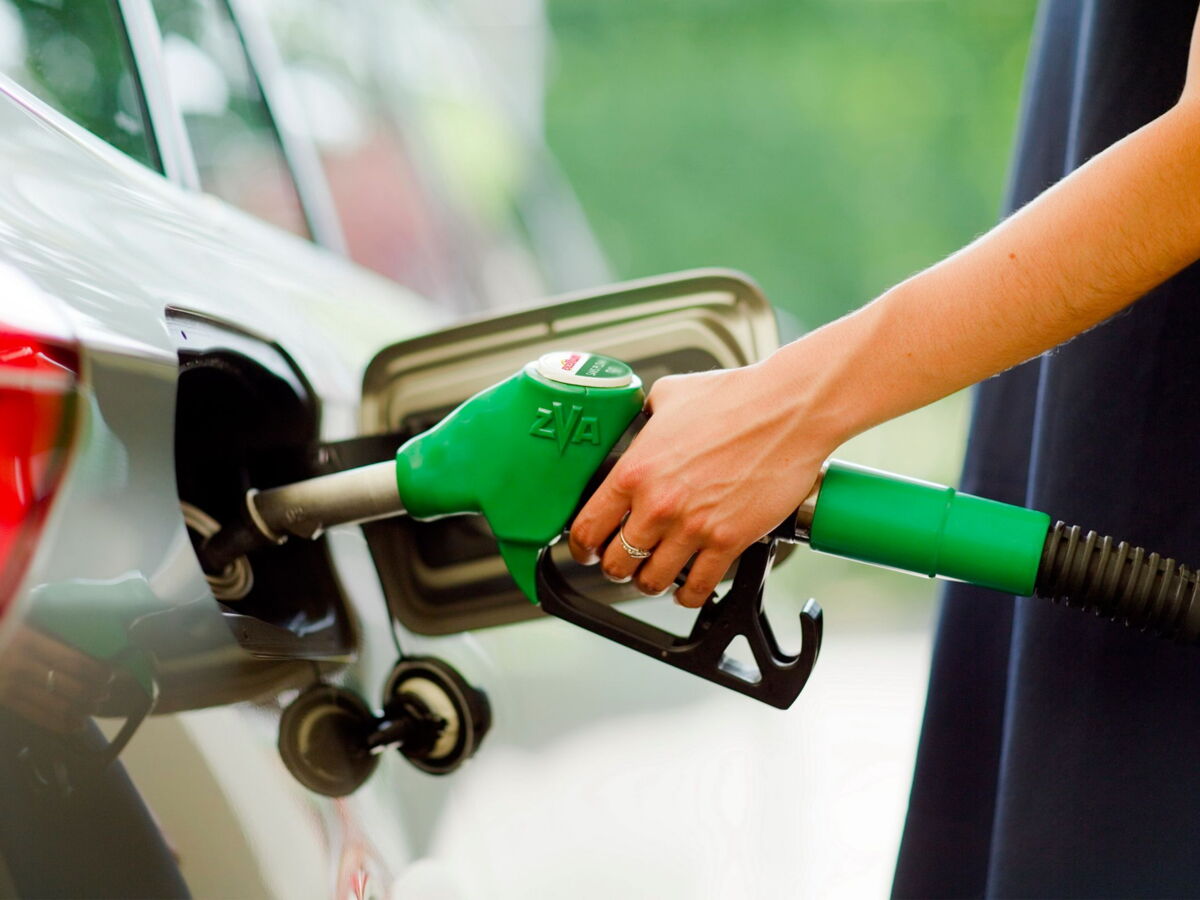 Carburant : supprimer les CEE ferait-il vraiment baisser le litre de 18 centimes à la pompe ?