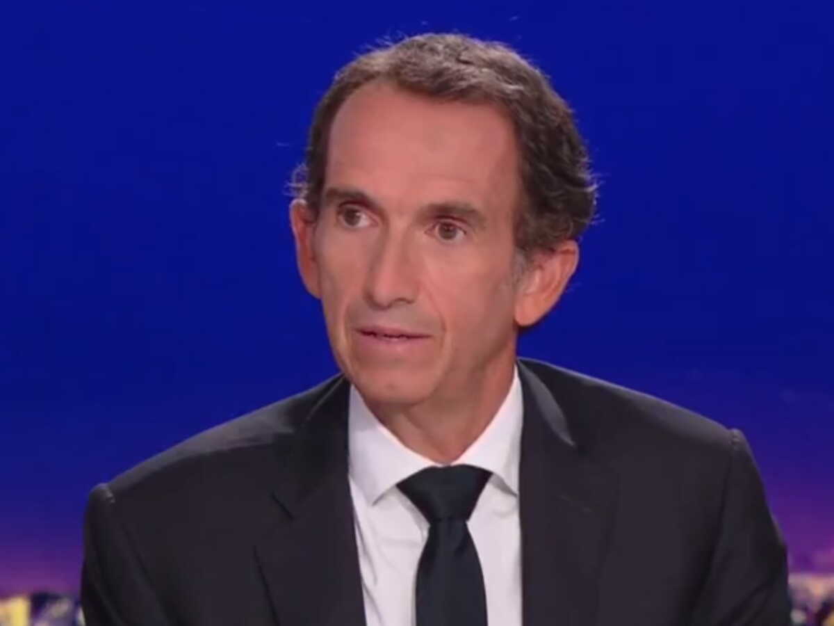 Aides sur les prix des carburants : «C’est la preuve de l'impuissance publique dans laquelle on se trouve», déplore le PDG de Carrefour Alexandre Bompard