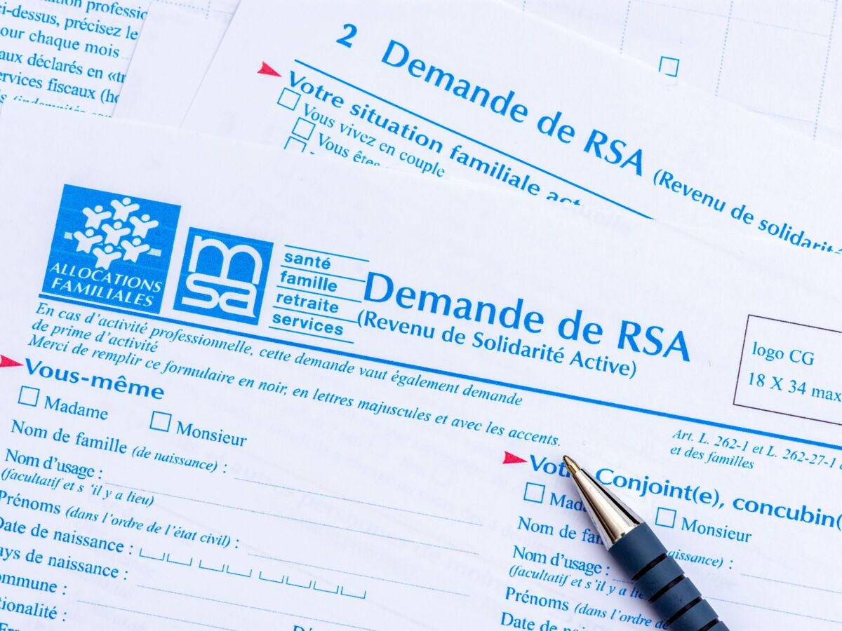 Il aurait perçu illégalement 20 000 euros d’allocations par an grâce à une double identité et se fait piéger lors d’un renouvellement de titre