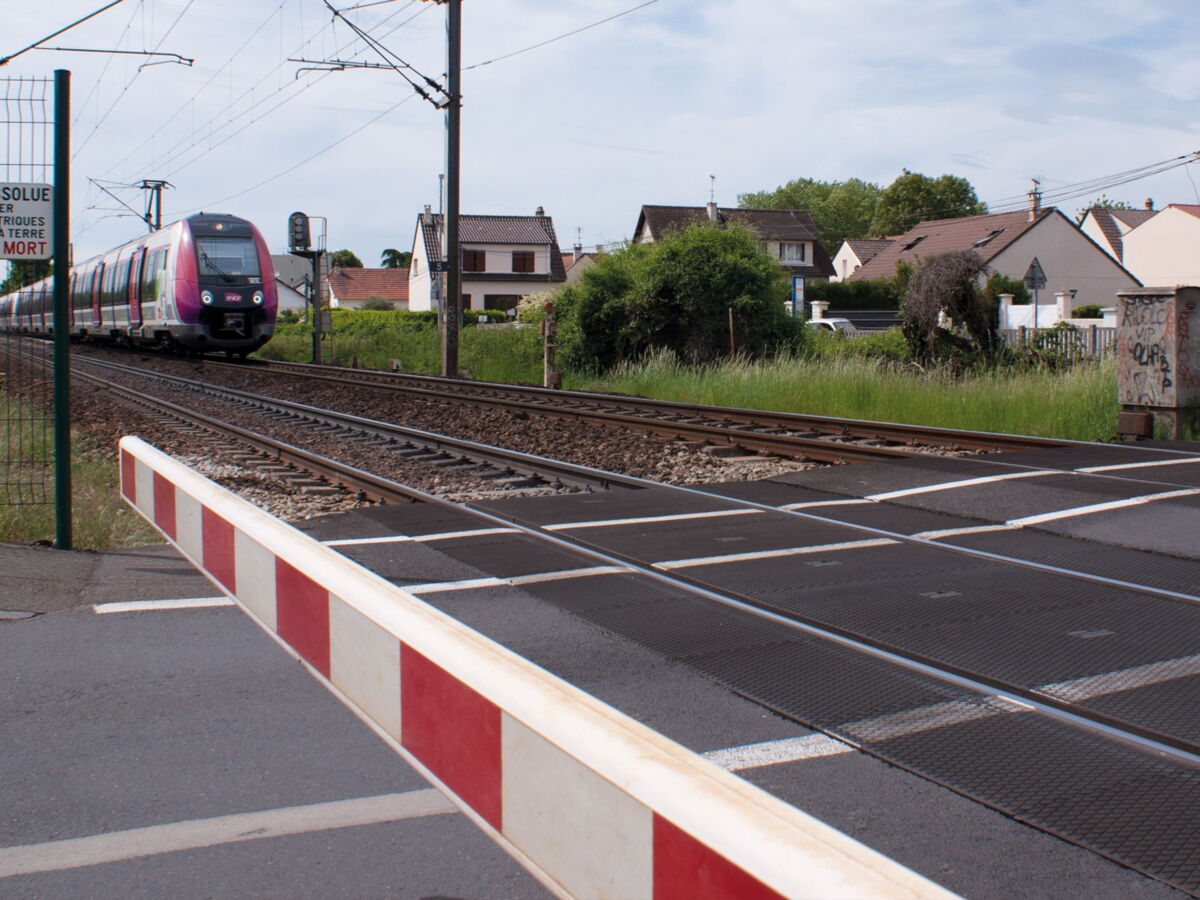 Retards et lignes fermées, le texte censé sauver le rail français encore repoussé