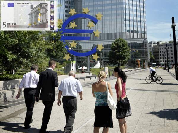 L'euro à la peine, la BCE veut éviter la déflation