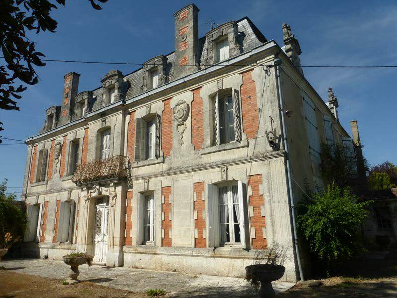 Saint-Yrieix-sur-Charente (Charente), 8 pièces, 354 m² pour 371.000 euros 