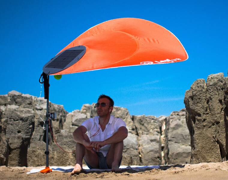 Le parasol ultraléger et rechargeur de batterie 