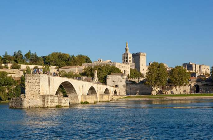 Le centre historique d’Avignon : Palais des papes, ensemble épiscopal et Pont d’Avignon