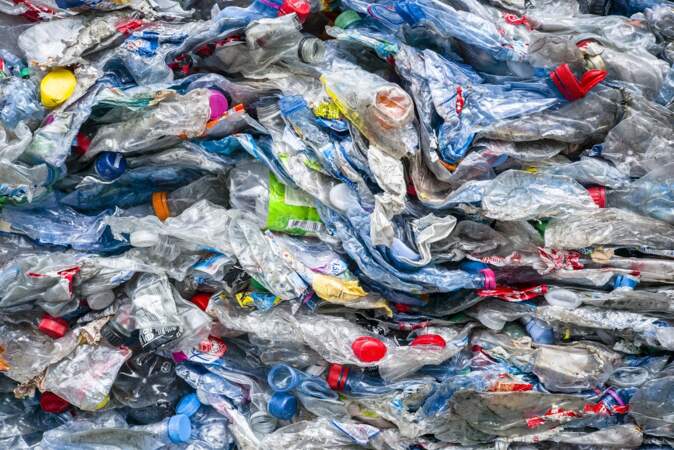 Des milliers de bouteilles plastique prêtes à être recyclées
