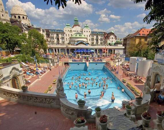 Les hôtels et les palaces rivalisent pour attirer les baigneurs