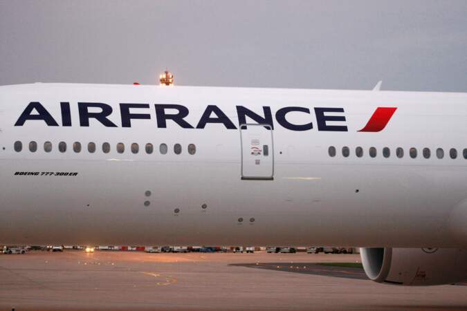 Air France : les hôtesses voilées en Iran font bondir la Toile