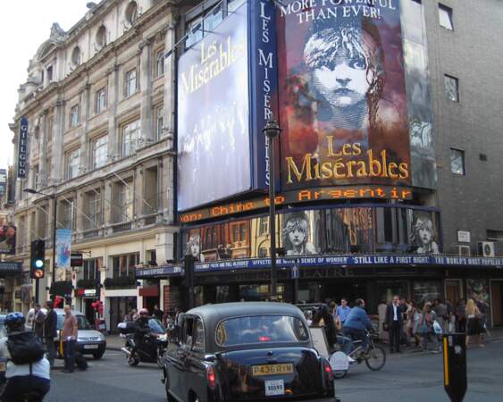 Applaudir la comédie musicale Les Misérables au Queen’s Theatre