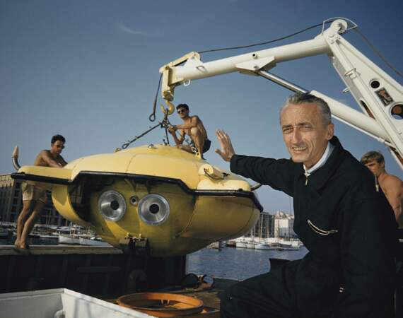 Jacques-Yves Cousteau avec sa "soucoupe plongeante" à Porto Rico en 1960