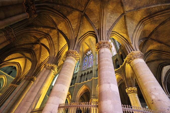 La basilique Saint-Remi de Reims - Arcs-boutants médiévaux et voûtes gothiques