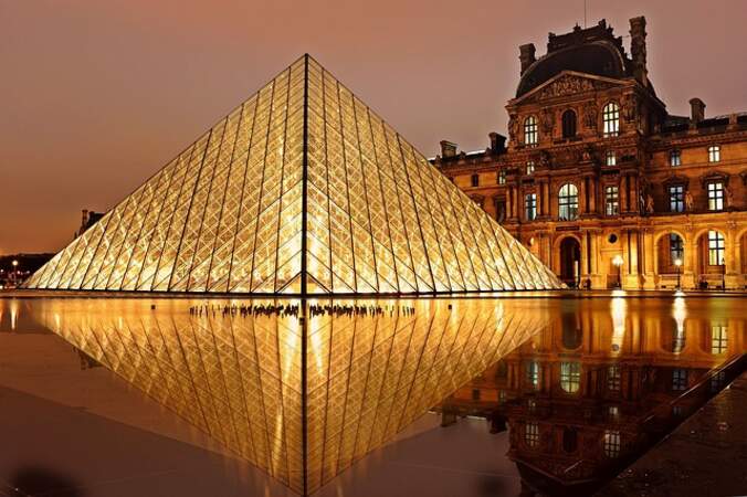 Pyramide du Louvre (1989)
