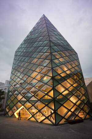 Prada : un cristal de verre haut de six étages à Tokyo 