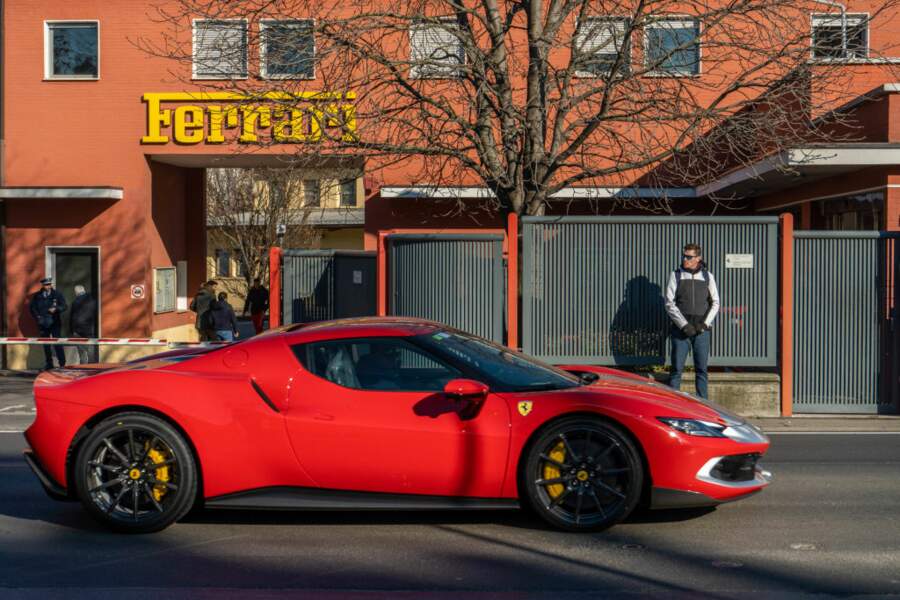 Ferrari couvre d'or ses salariés