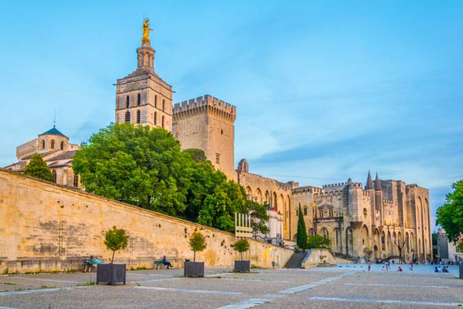 Le centre historique d’Avignon : Palais des papes, ensemble épiscopal et Pont d’Avignon
